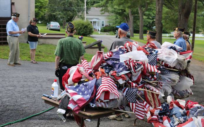 How Are Unserviceable Flags Destroyed?