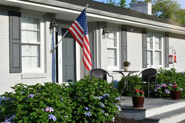 How to Choose the Right Flag for Your Home’s Aesthetic